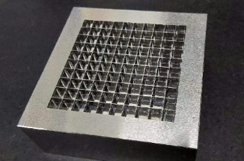 半導体パッケージ用精密金型